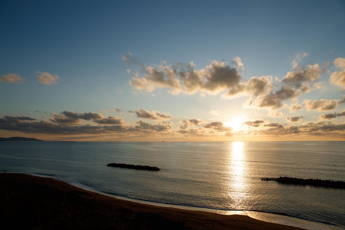 大潟夕日の森展望台